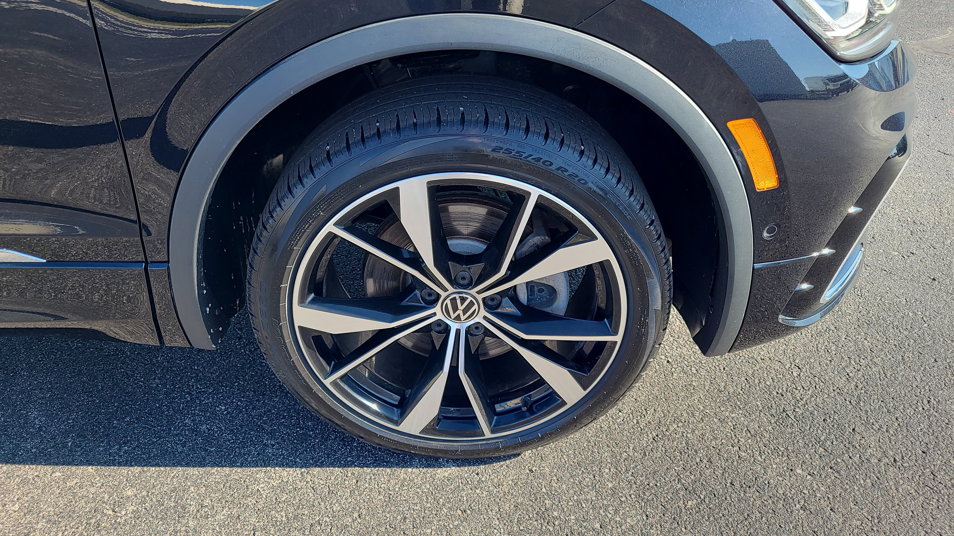 Used 2024 Volkswagen Tiguan SEL R-Line image 11