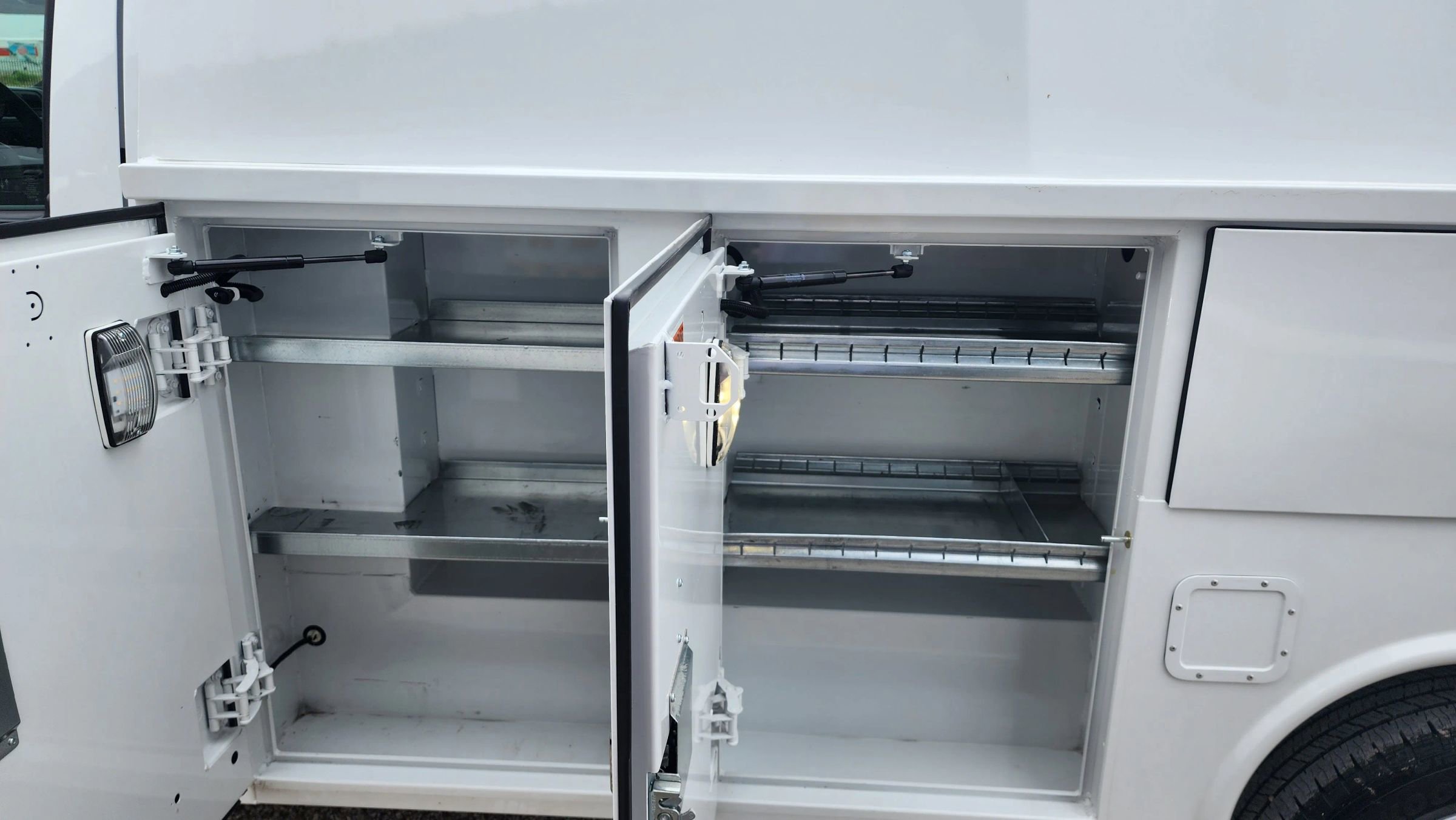 Used 2024 Ford E-350 and Econoline 350 Super Duty w/ Power Windows & Locks Group image 25