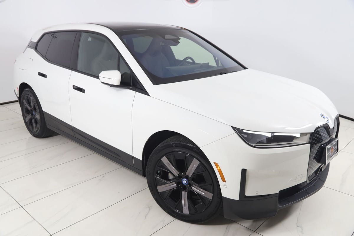 Used 2024 BMW iX xDrive50 w/ Convenience Package AWD/4WD image 19