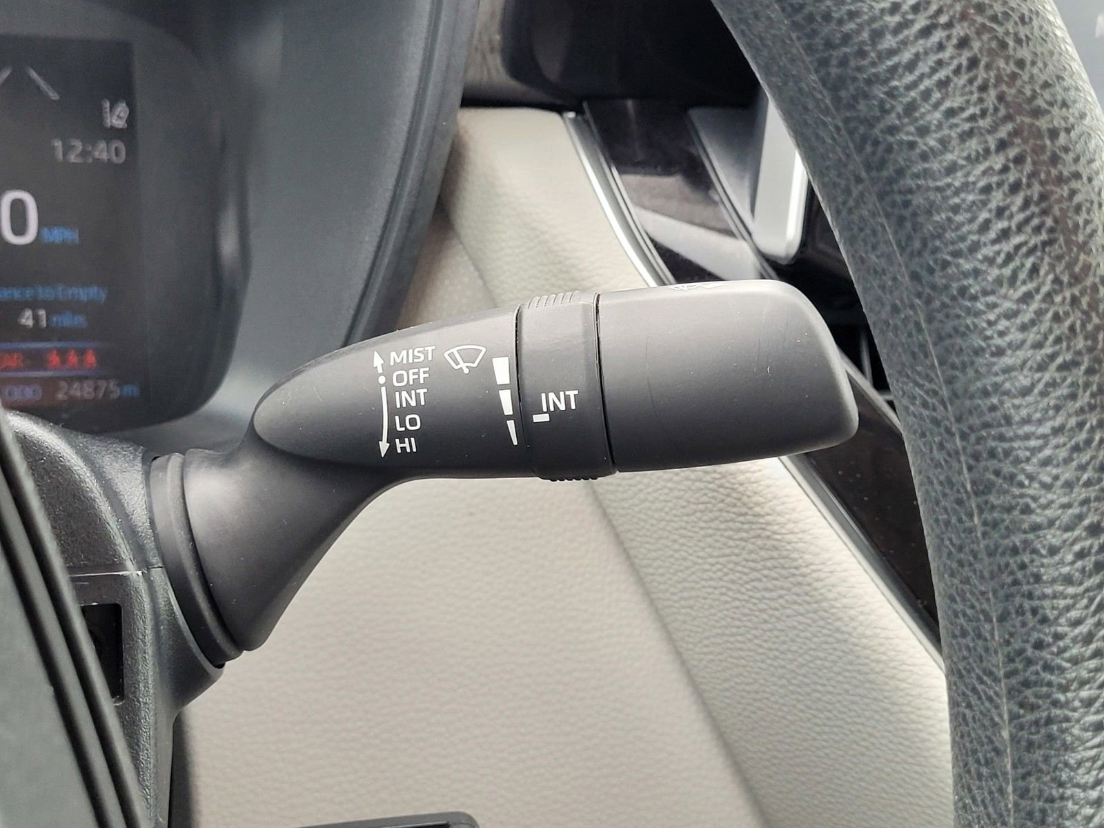 Used 2020 Toyota Corolla LE image 21