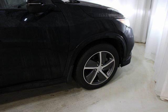 Used 2020 Honda HR-V Touring image 11