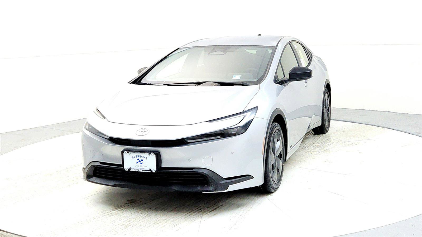 New 2026 Toyota Prius LE image 2