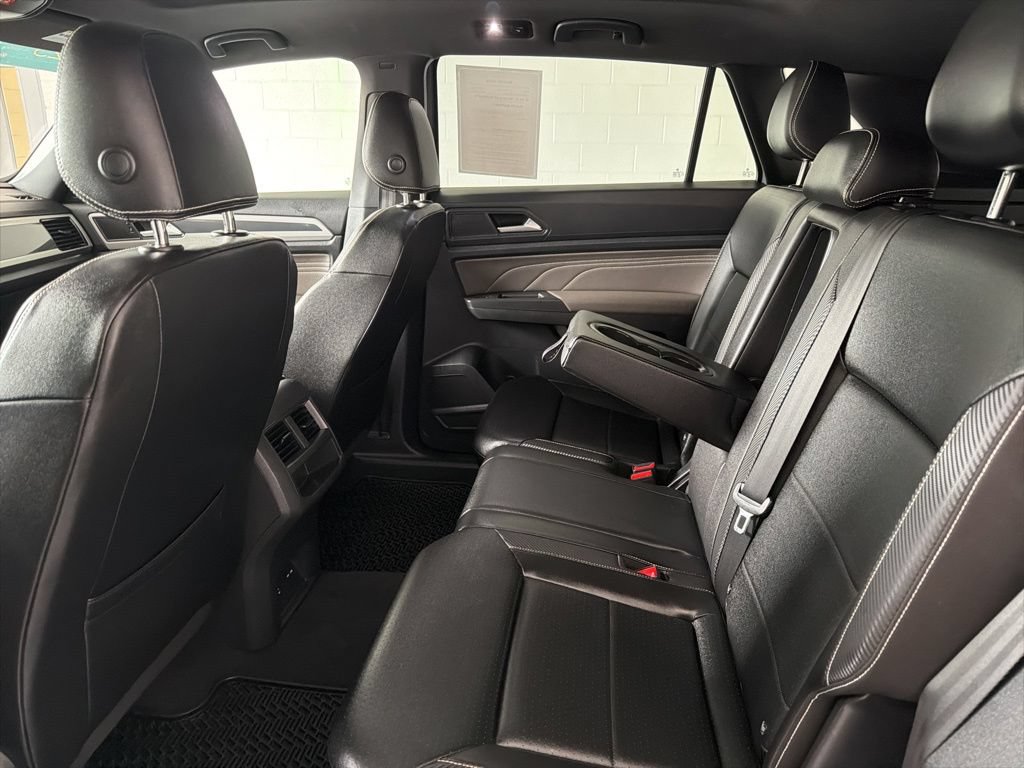 Certified 2023 Volkswagen Atlas Cross Sport SEL R-Line AWD/4WD image 29