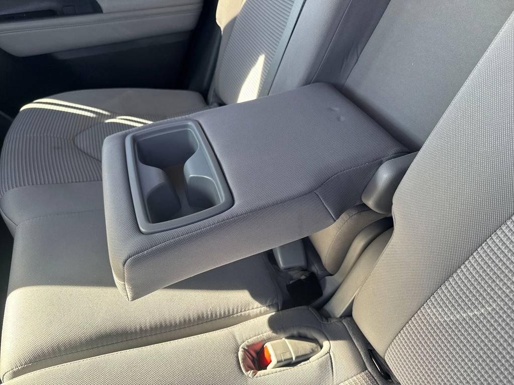 Used 2021 Toyota Highlander LE image 37