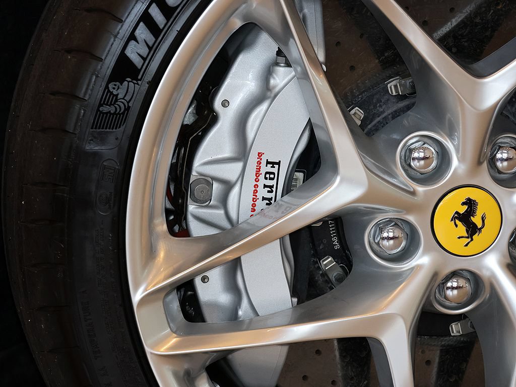 Certified 2022 Ferrari Roma RWD image 30