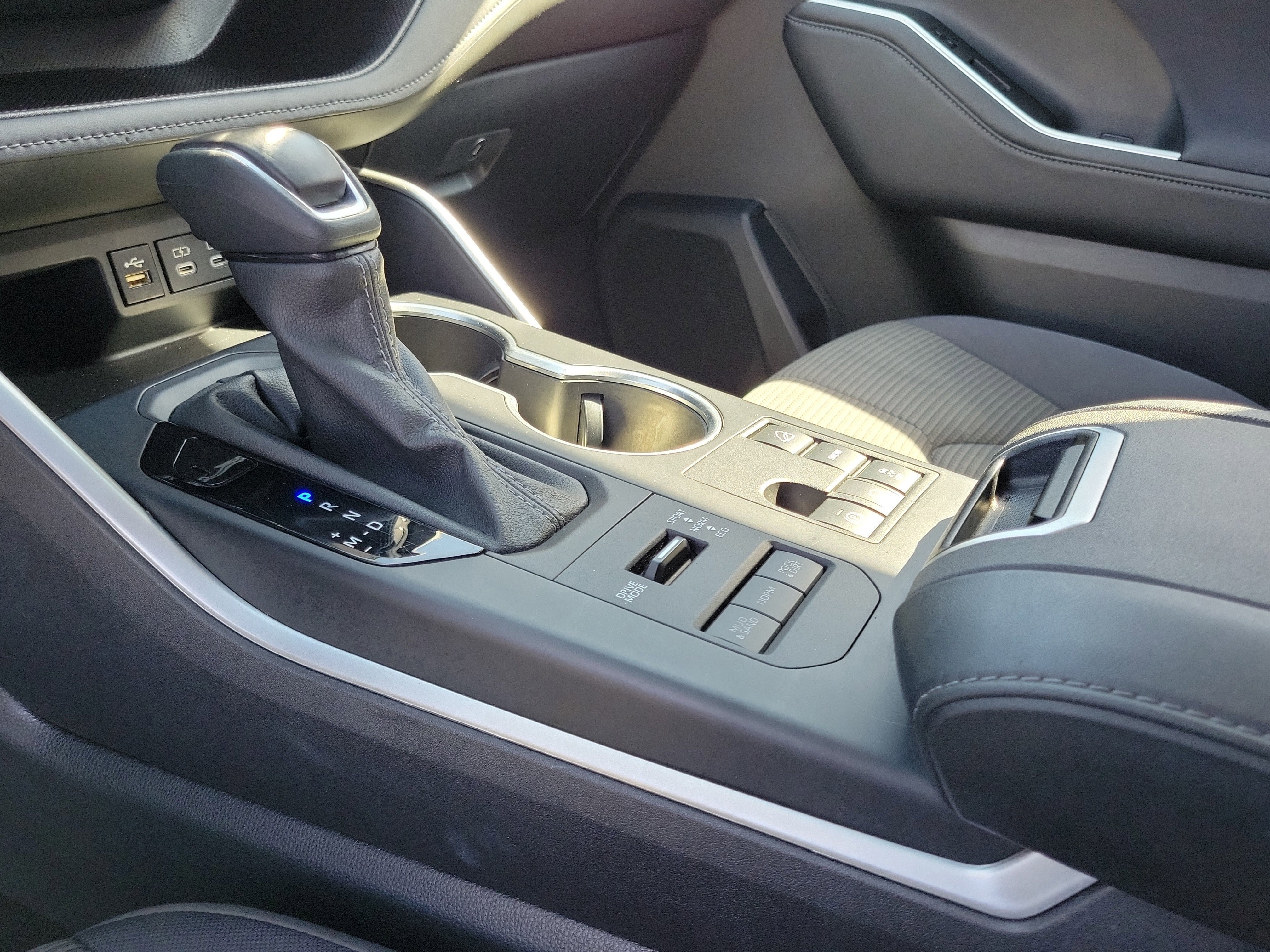 Used 2024 Toyota Highlander LE image 29