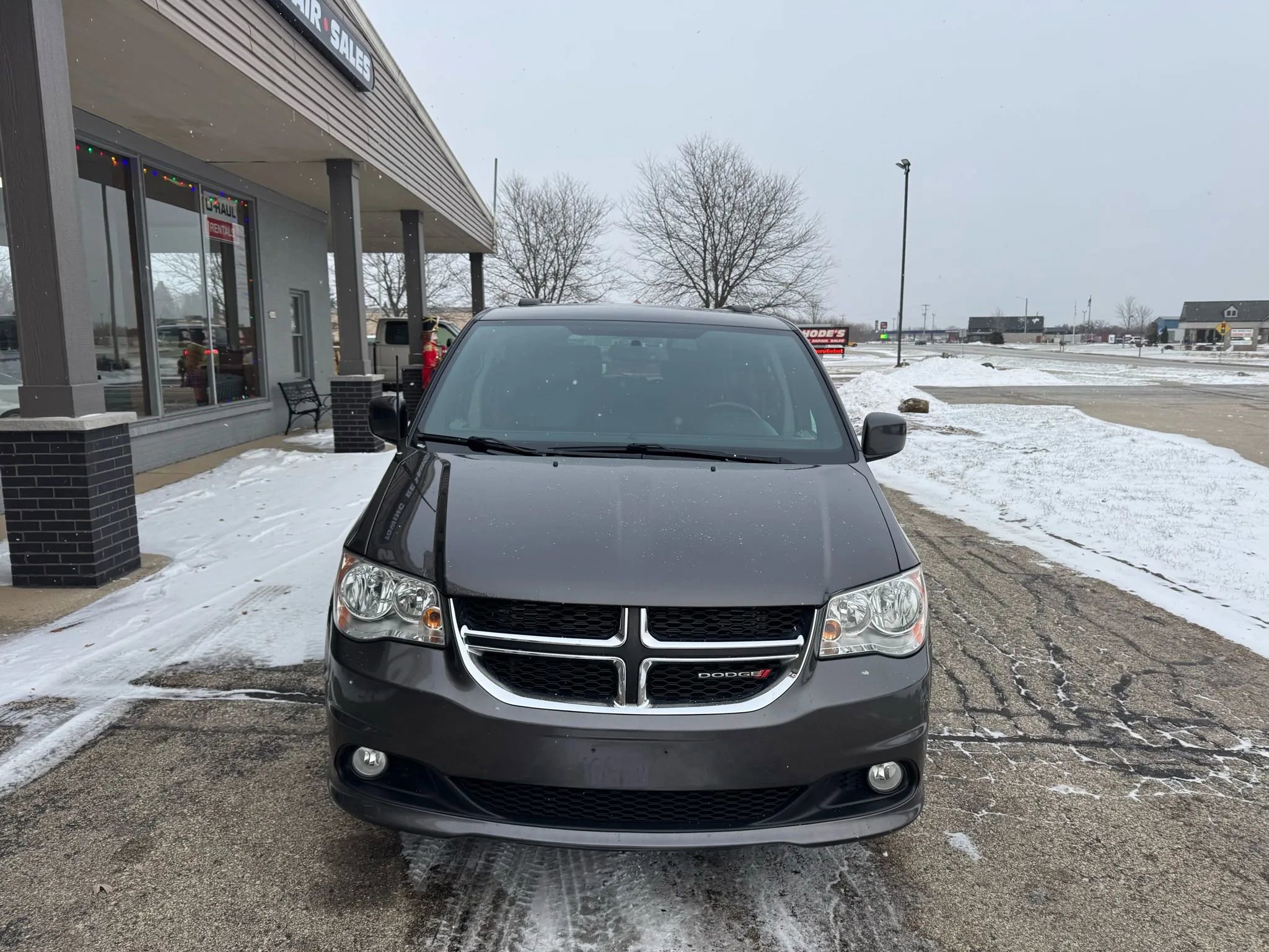 Used 2017 Dodge Grand Caravan SXT image 8
