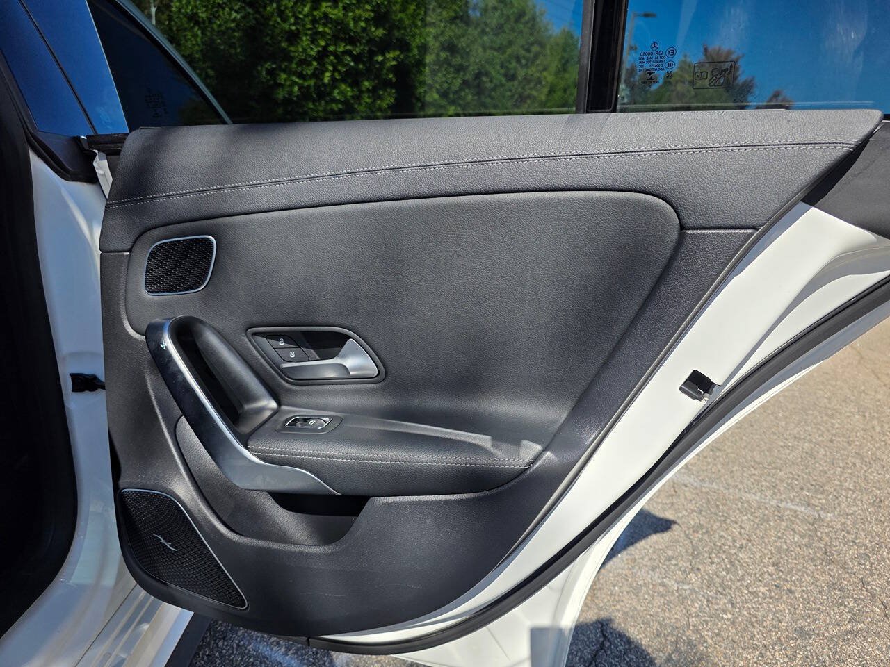 Used 2020 Mercedes-Benz CLA 250 4MATIC image 32