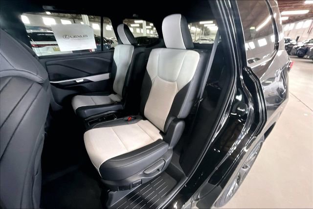 New 2026 Lexus TX 500h AWD image 10