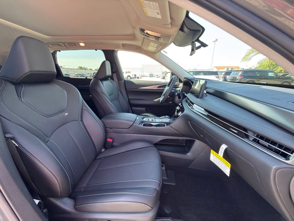 Certified 2026 INFINITI QX60 Luxe w/ Cargo Package AWD/4WD image 16