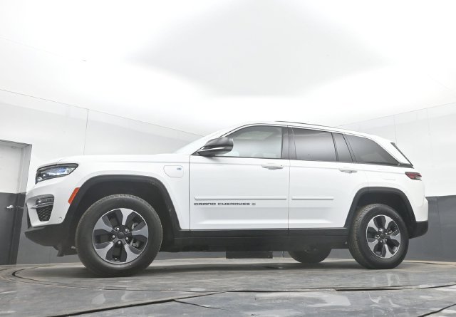 Used 2022 Jeep Grand Cherokee Limited 4xe w/ Luxury Tech Group II AWD/4WD image 46
