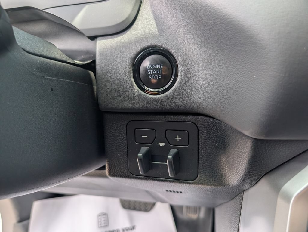 Used 2025 Toyota Tundra Platinum AWD/4WD image 17