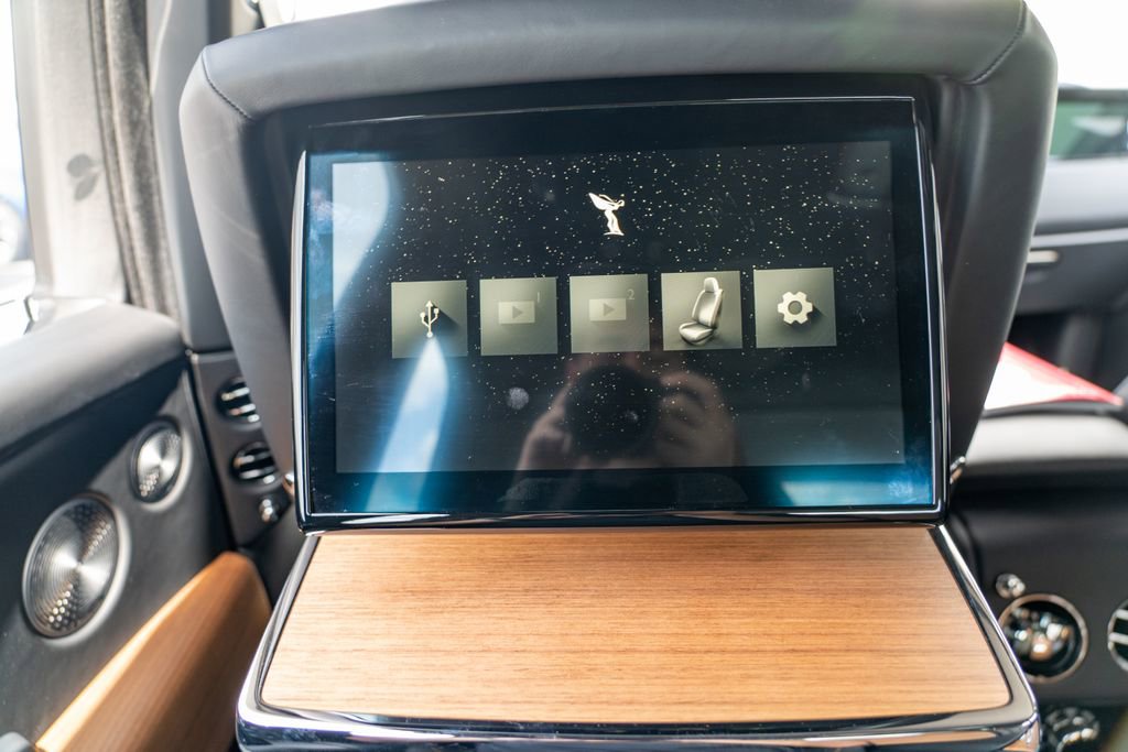 Used 2025 Rolls-Royce Cullinan image 20