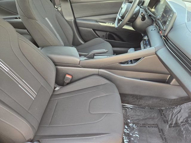 Certified 2025 Hyundai Elantra Sport FWD image 13