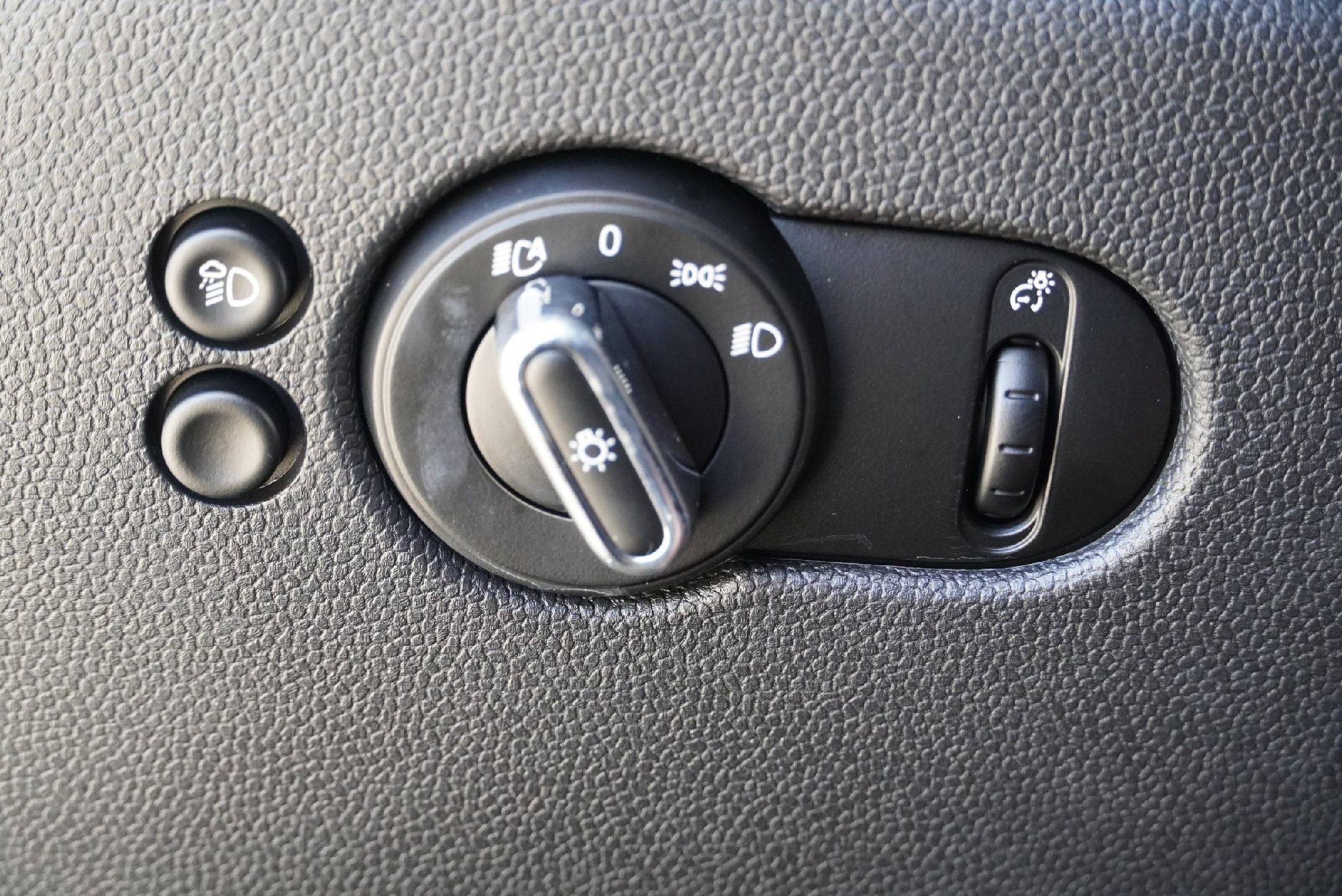 Used 2023 MINI Cooper 2-Door Hardtop image 21