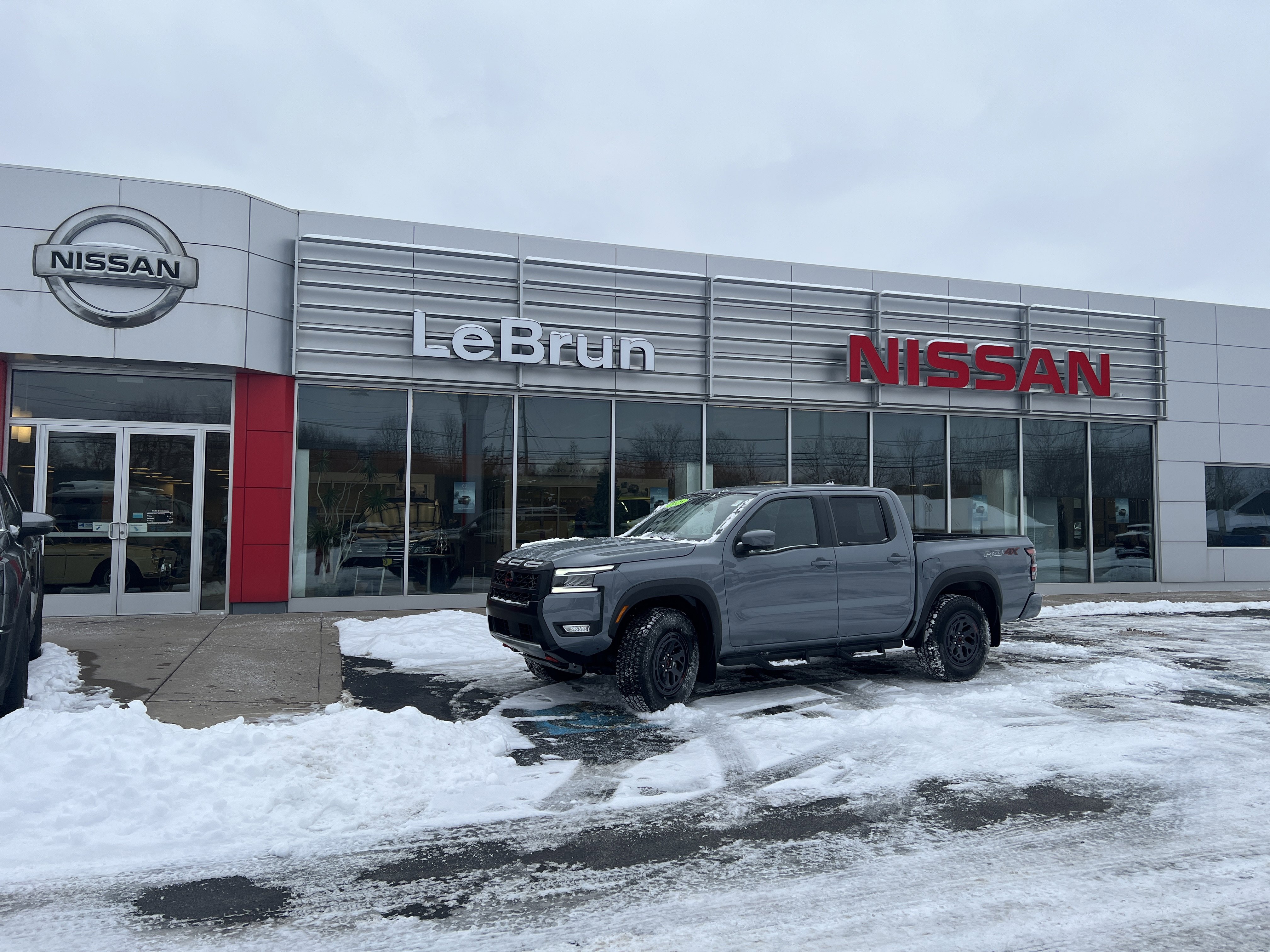 Used 2025 Nissan Frontier PRO-4X w/ Pro Convenience Package