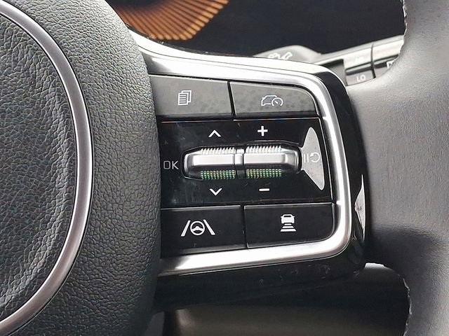 Used 2025 Kia Carnival image 25