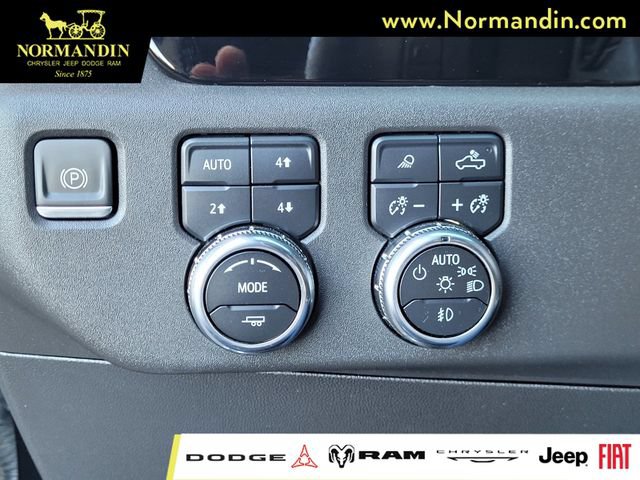 Used 2023 GMC Sierra 1500 SLT w/ SLT Premium Plus Package AWD/4WD image 13