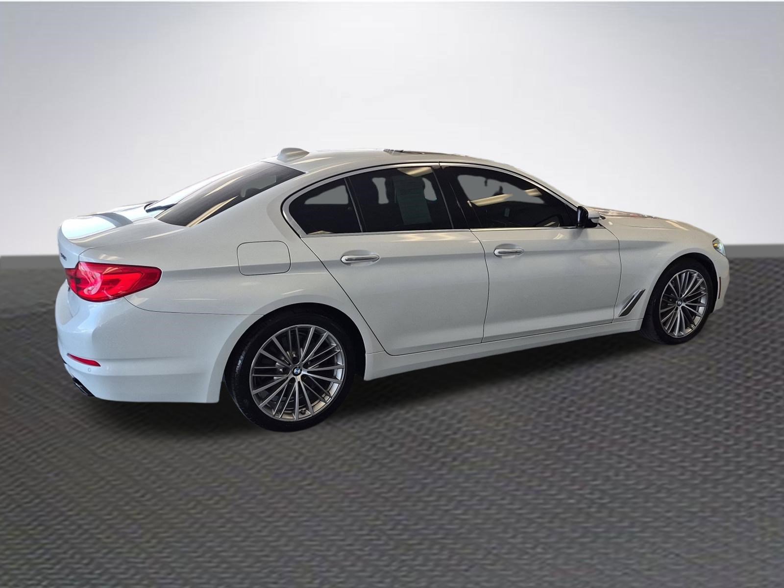 Used 2018 BMW 540i image 4