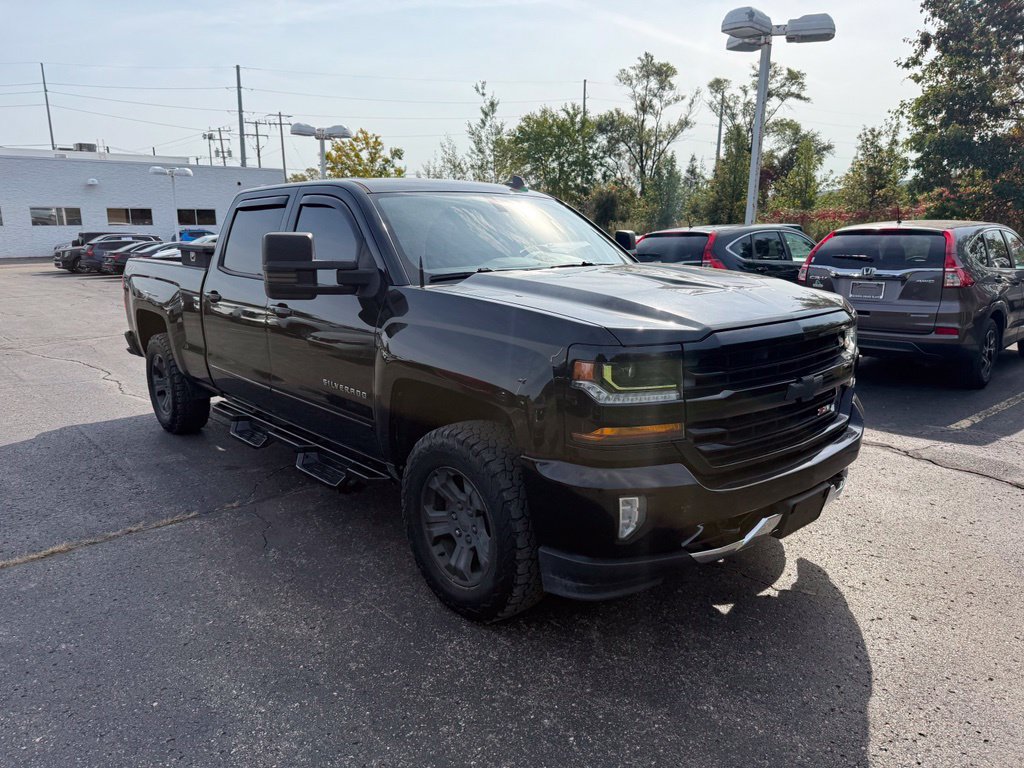 Used 2018 Chevrolet Silverado 1500 LT w/ All Star Edition AWD/4WD image 4