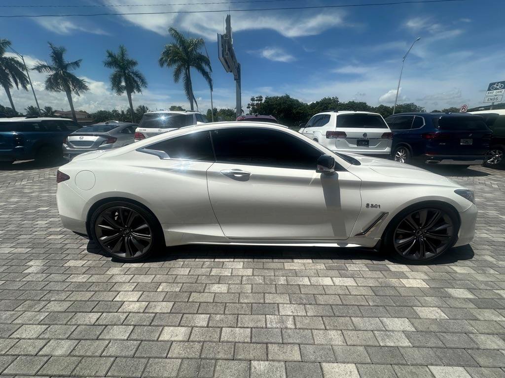 Used 2017 INFINITI Q60 Red Sport 400 RWD image 9