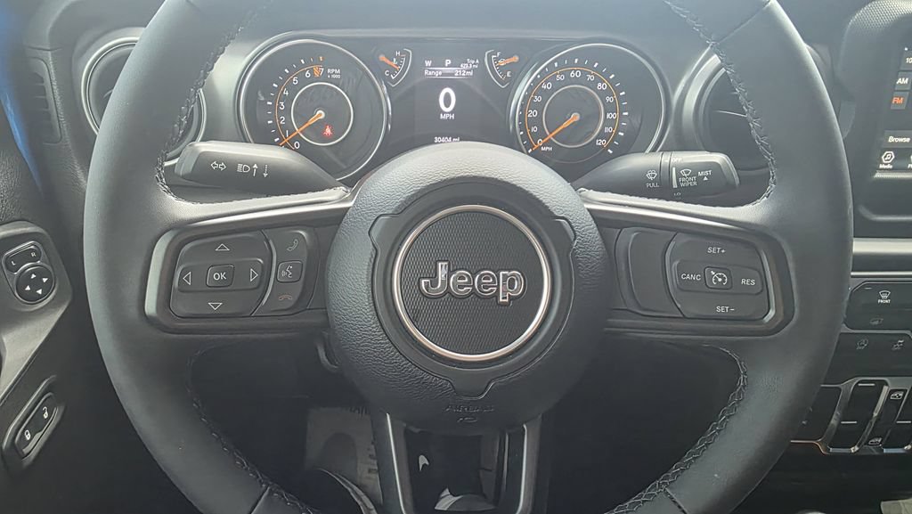 Used 2023 Jeep Gladiator Sport AWD/4WD image 16