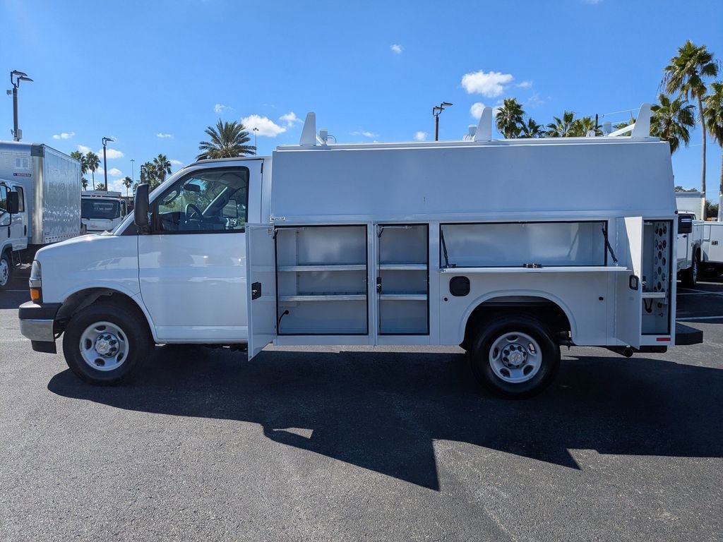 New 2025 Chevrolet Express 3500 w/ Power Convenience Package image 9