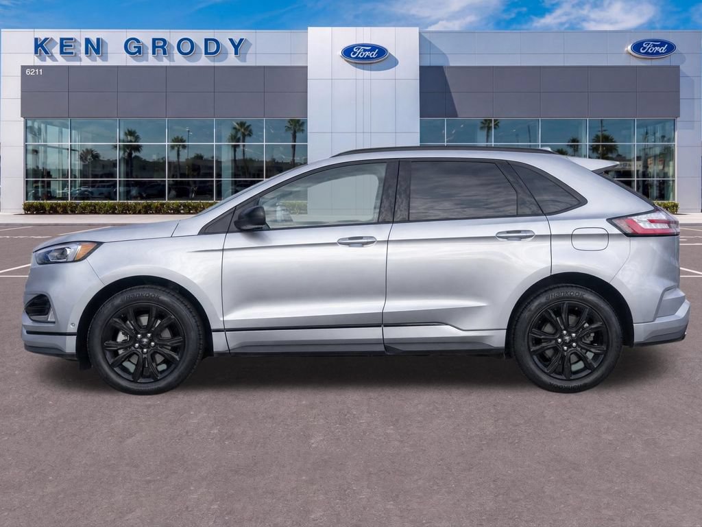 Certified 2022 Ford Edge SE w/ Black Appearance Package AWD/4WD image 9