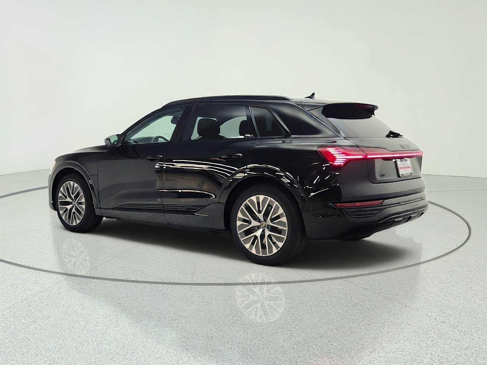 Used 2024 Audi Q8 e-tron Premium Plus w/ Premium Plus Package AWD/4WD image 7