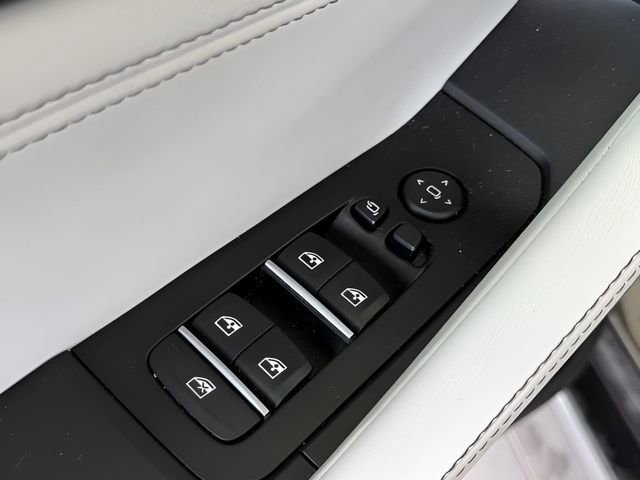 Used 2023 BMW X6 xDrive40i w/ Luxury Seating Package image 16