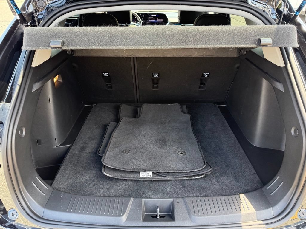 Used 2026 Chevrolet Trax LT w/ Sunroof Package FWD image 36