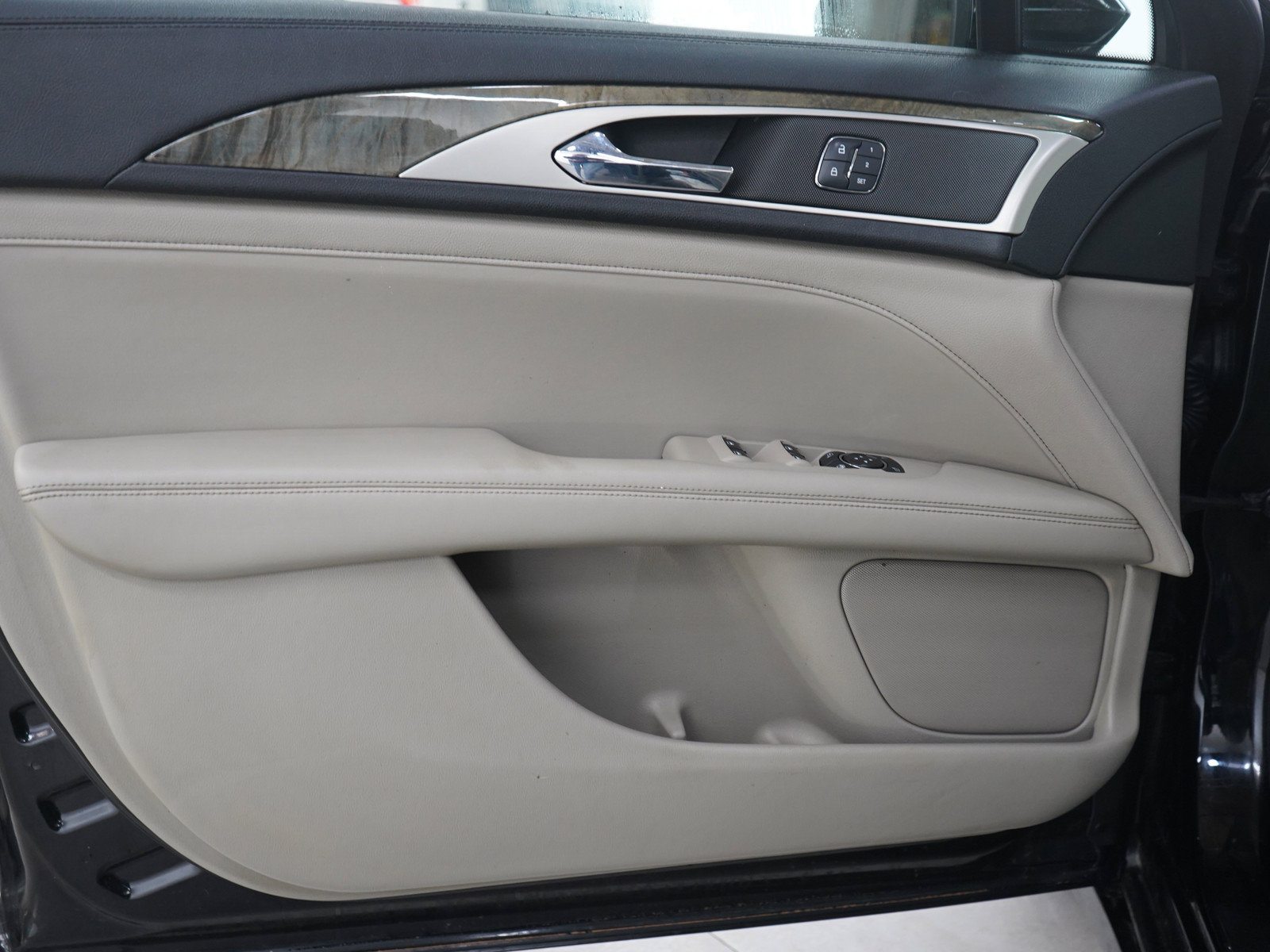 Used 2017 Lincoln MKZ Reserve w/ Technology Package AWD/4WD image 17