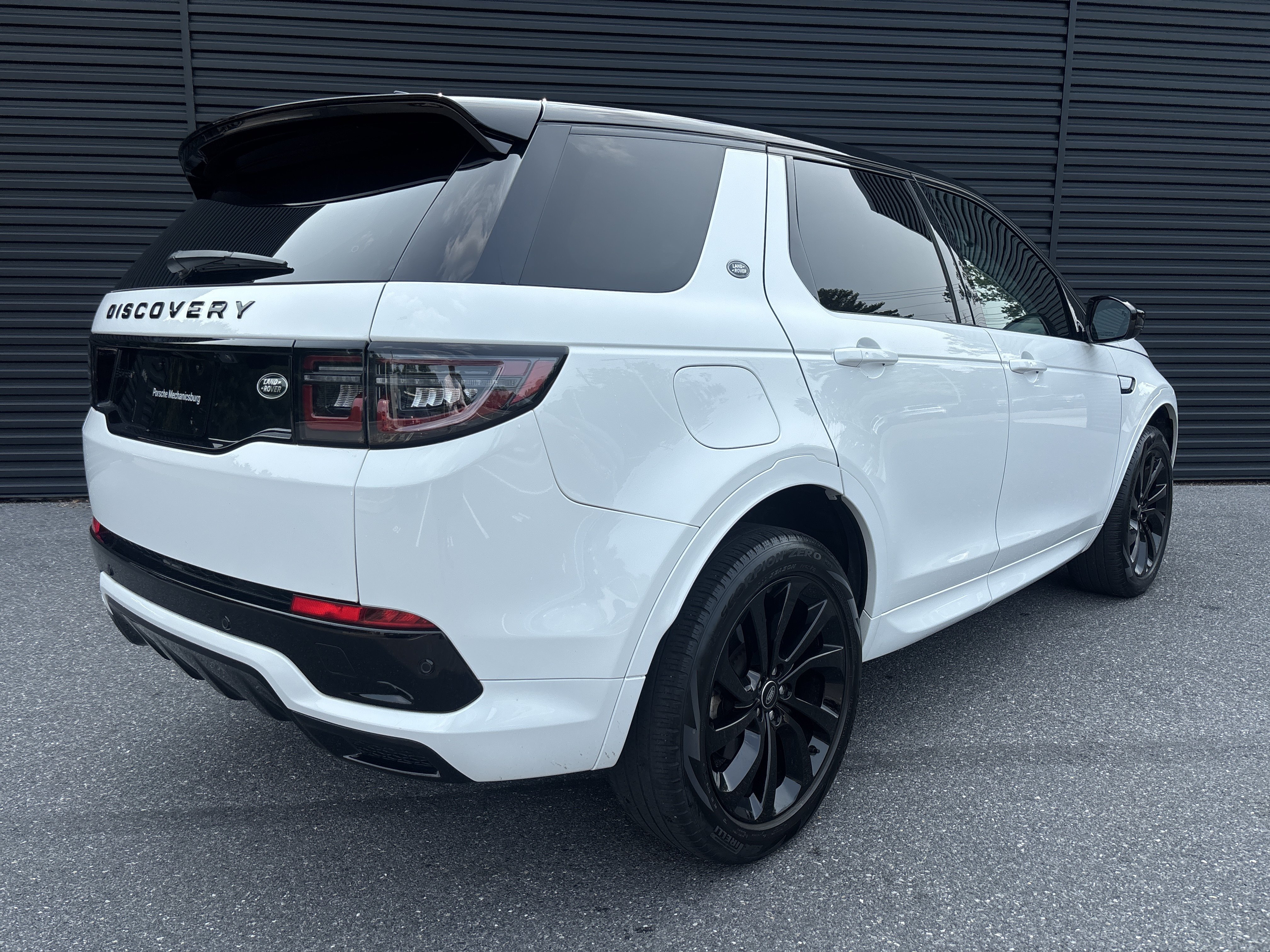 Used 2023 Land Rover Discovery Sport SE R-Dynamic AWD/4WD image 5