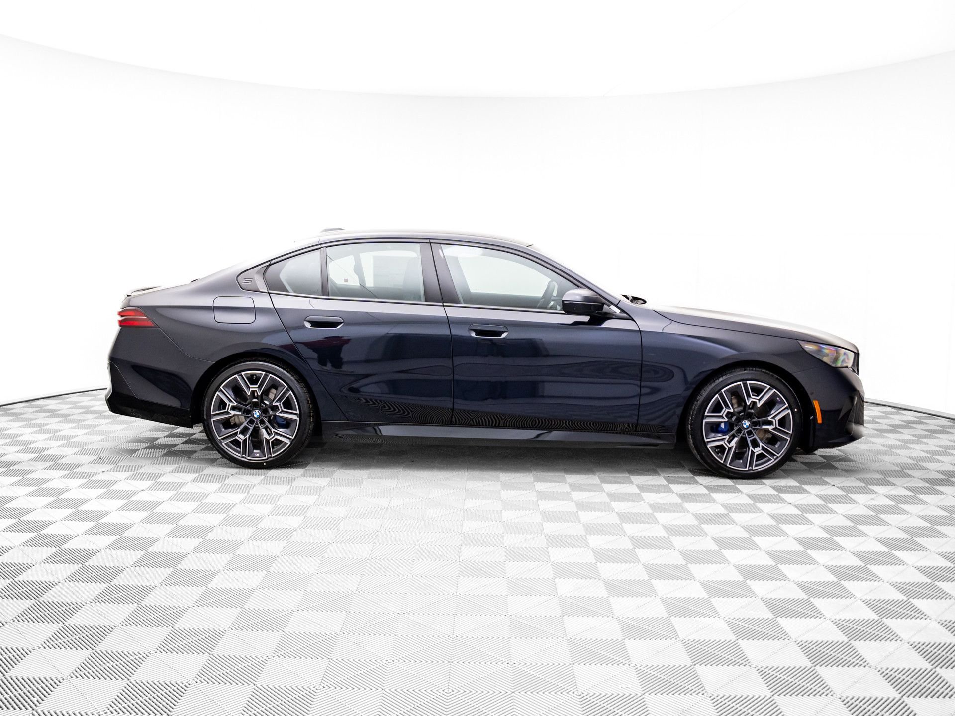New 2026 BMW 530i xDrive w/ M Sport Package AWD/4WD image 7