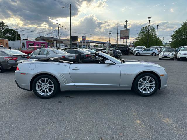 Used 2015 Chevrolet Camaro LT RWD image 4