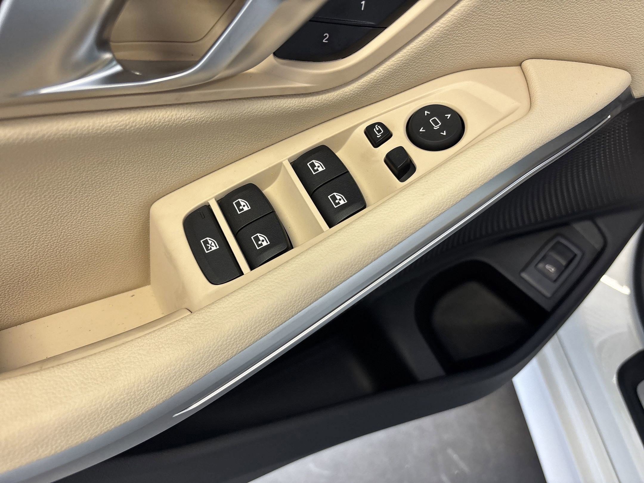 Used 2025 BMW 330i Sedan w/ Convenience Package image 26