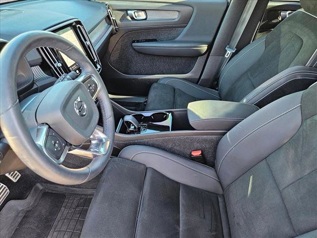 Used 2022 Volvo XC40 P8 Recharge Plus image 21