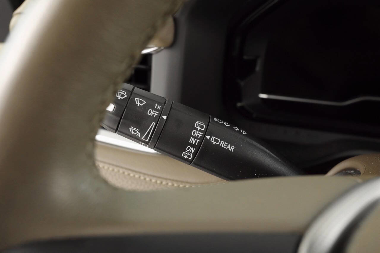 Used 2022 GMC Yukon XL Denali image 23