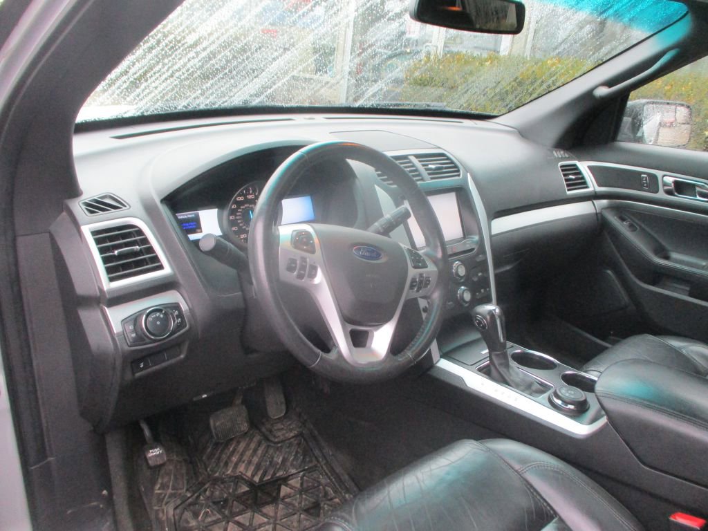 Used 2014 Ford Explorer XLT w/ Equipment Group 202A image 9