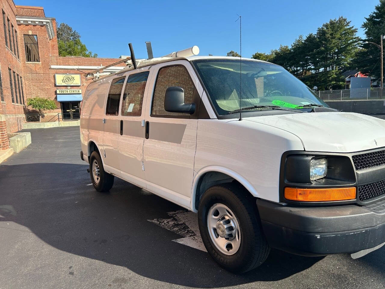 Used 2012 Chevrolet Express 2500 image 2