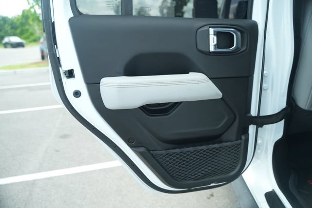 Used 2021 Jeep Gladiator Overland AWD/4WD image 17