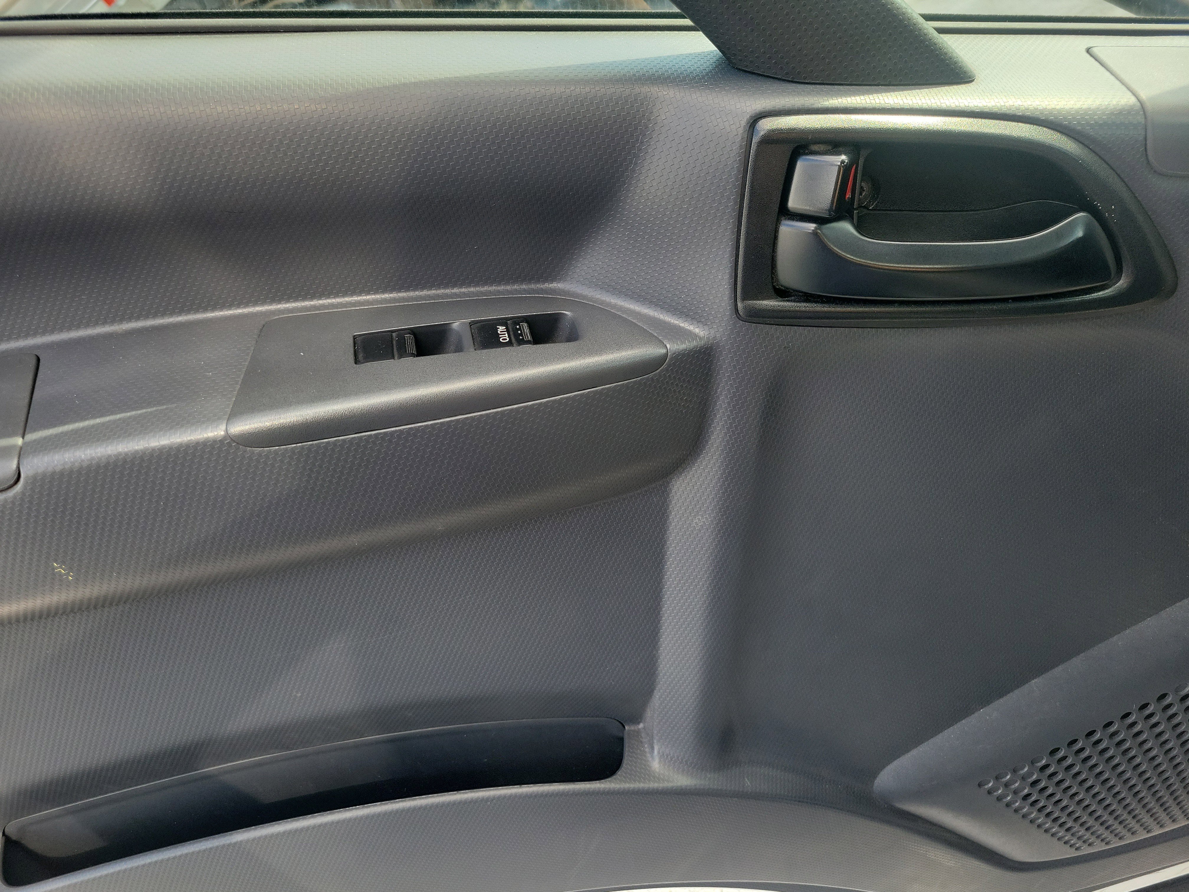 Used 2023 Isuzu NPR image 7