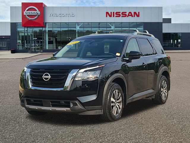 Used 2025 Nissan Pathfinder SL AWD/4WD image 3