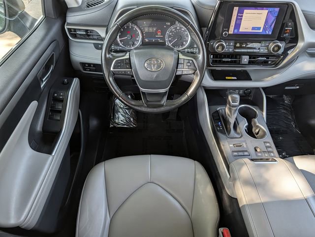 Used 2023 Toyota Highlander XLE AWD/4WD image 12