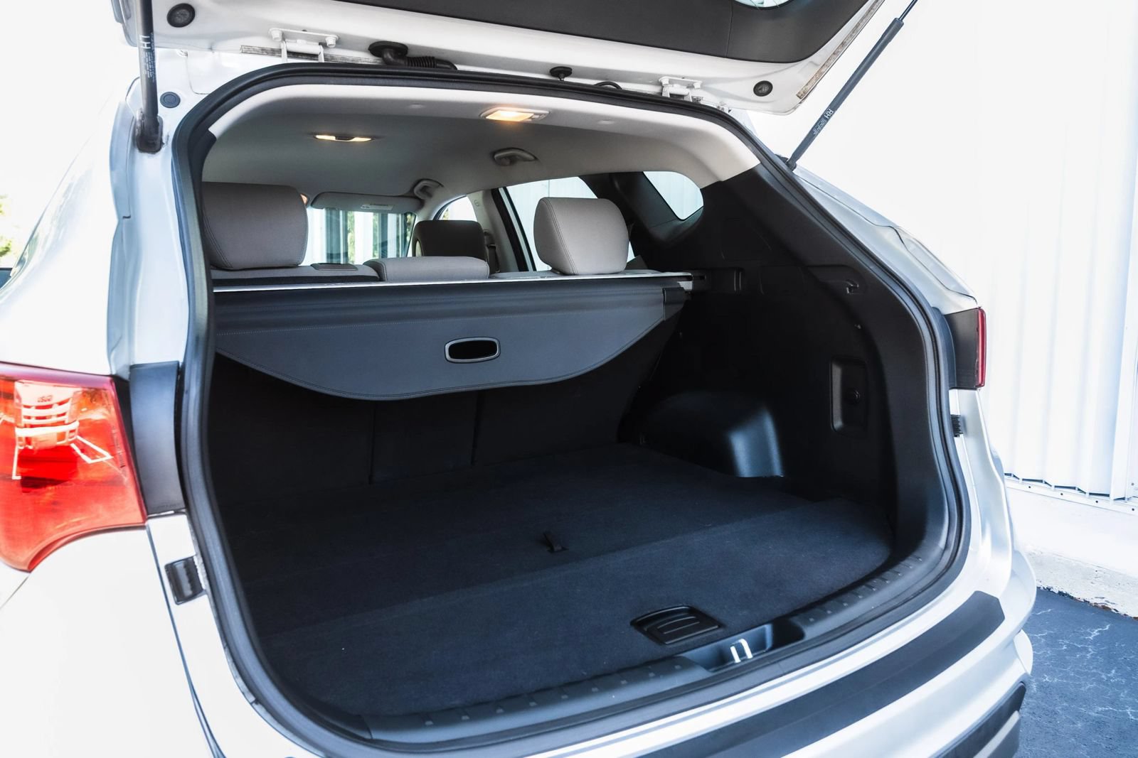 Used 2018 Hyundai Santa Fe Sport w/ Cargo Package FWD image 20