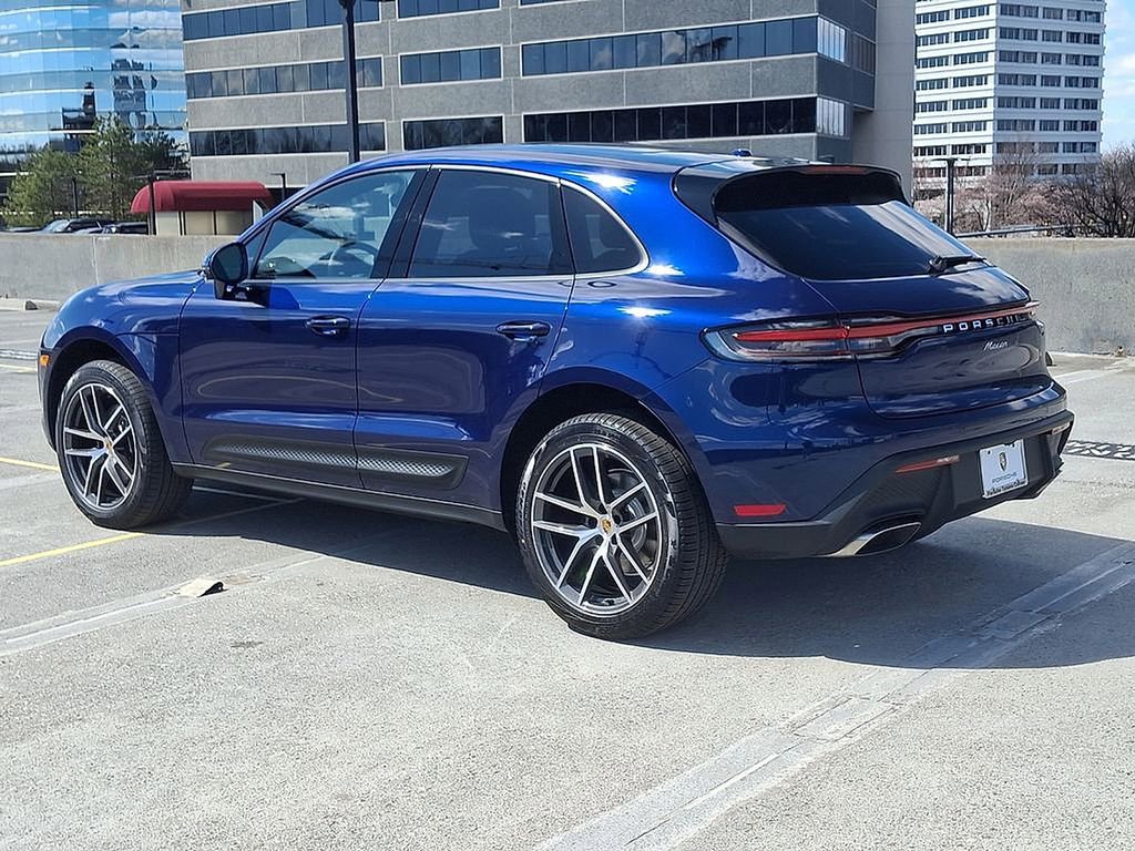 Used 2025 Porsche Macan image 3