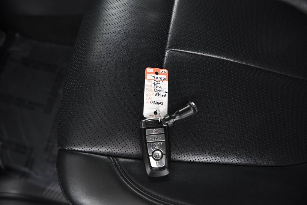 Used 2024 Ford Expedition XLT image 26