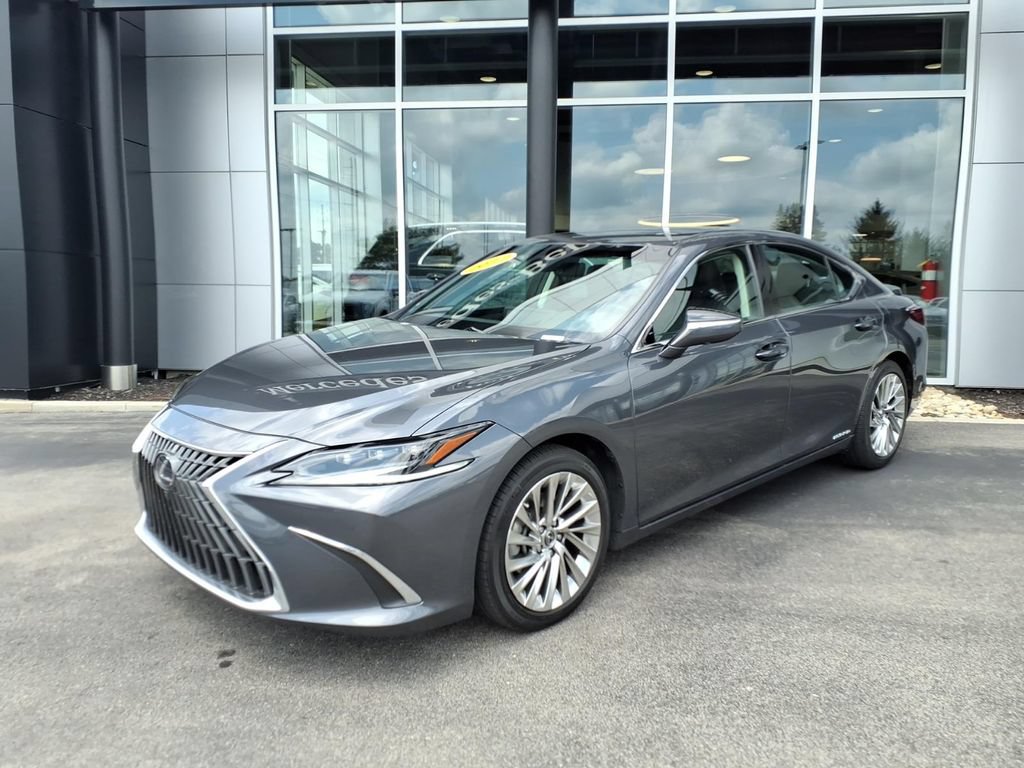 Used 2022 Lexus ES 300h w/ Accessory Package FWD image 2