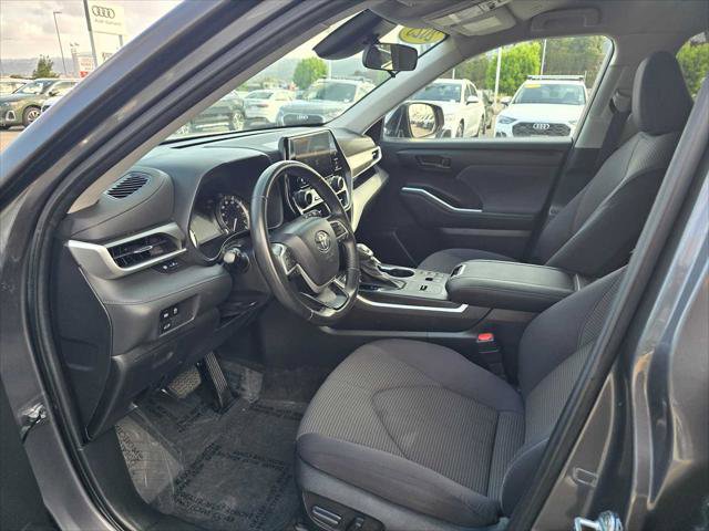 Used 2023 Toyota Highlander LE FWD image 23