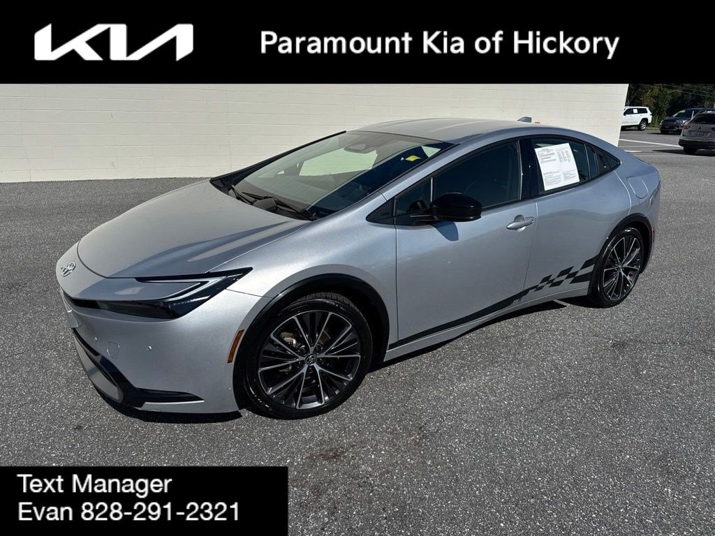 Used 2025 Toyota Prius XLE FWD image 1